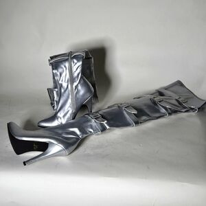 Ellie shoes Silver thighhigh 4.5 inch heel boots. Size 8